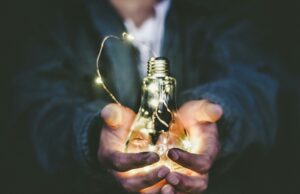 Kosten senken – Stromkosten unter der Lupe Energie sparen