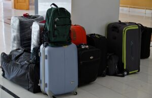 Weniger Gepäck, mehr Freiheit: Wie minimalistisches Reisen dein Denken (und dein Konto) erleichtert suitcase, baggage, travel, packed, suitcase, suitcase, suitcase, suitcase, suitcase, baggage, baggage, baggage